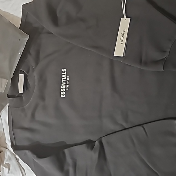 Essentials crewneck - Picture 2 of 4